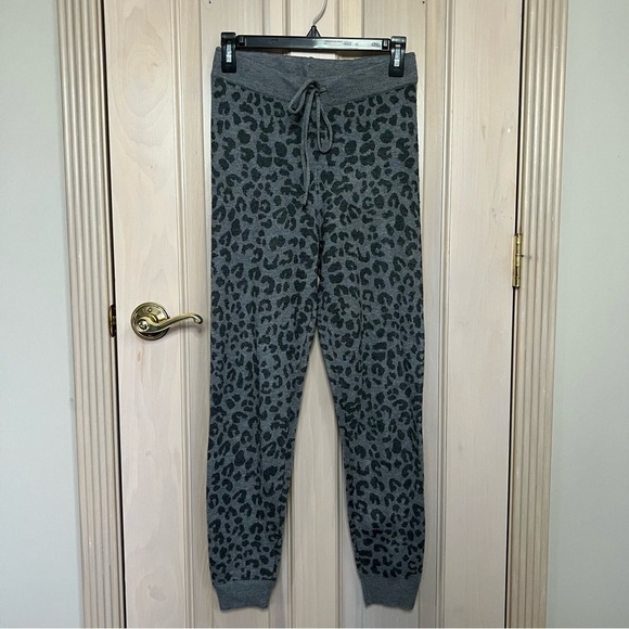 Heartloom Iris leopard animal cheetah print joggers sweatpants 9593 - Picture 3 of 12